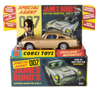 CR261JB Aston Martin DB5 James Bond aus dem Film Goldfinger, Goldfarben. 1:46
