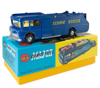 CR1126 Ecurie Ecosse Renntransporter in blau. 1:48
