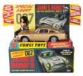 CR261JB Aston Martin DB5 James Bond aus dem Film Goldfinger, Goldfarben. 1:46
